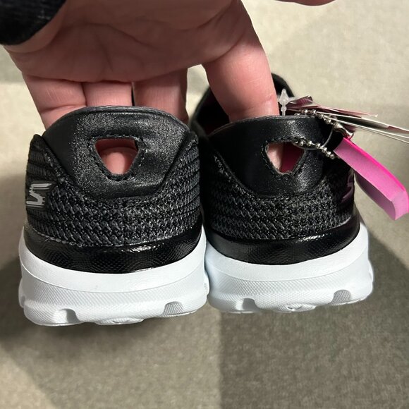 NWT Skechers GO WALK 3 Black Slip-on Walking Sneakers Women's Size 9 - Picture 6 of 14